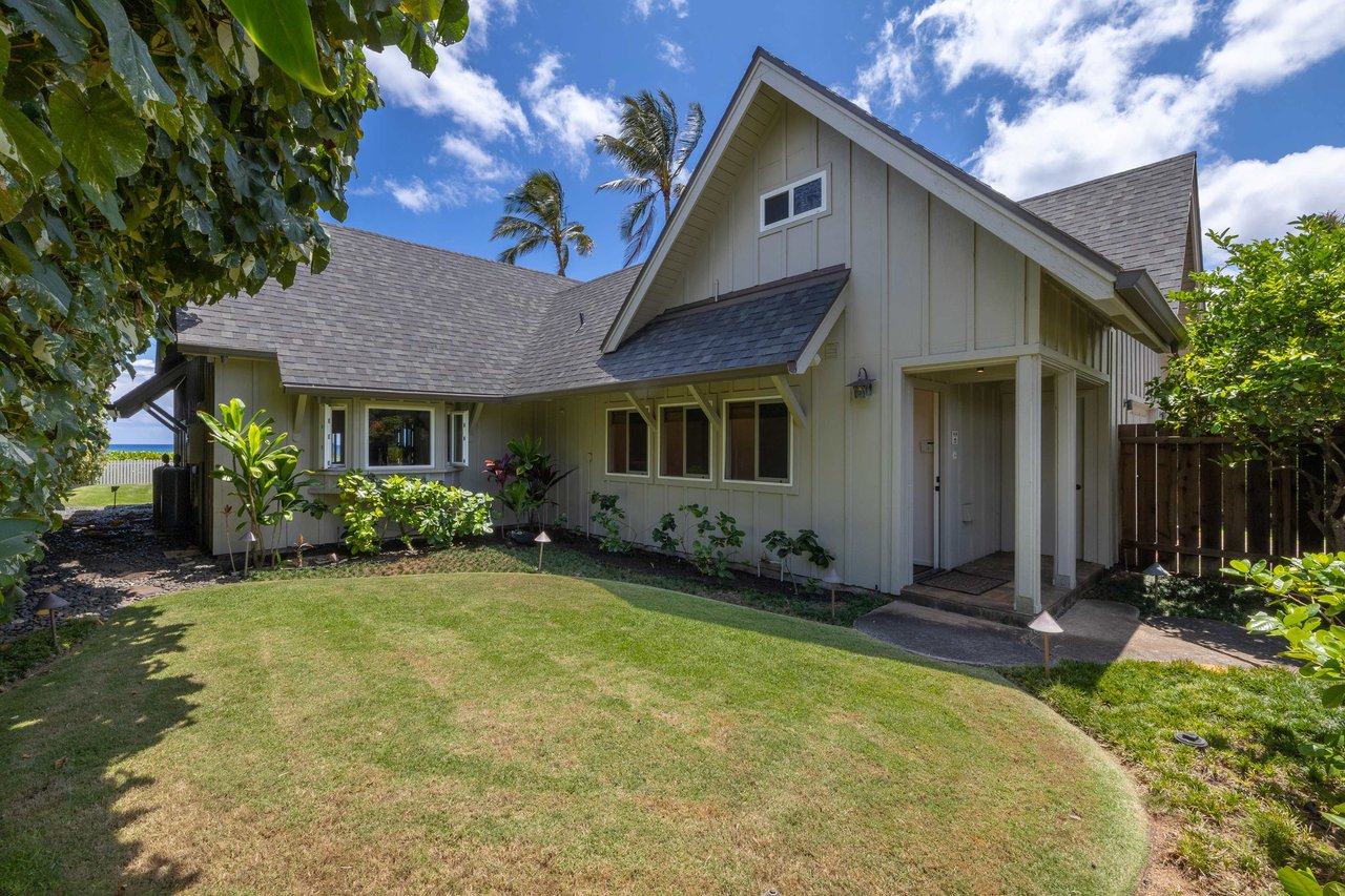 Waialua Beachfront Cottage