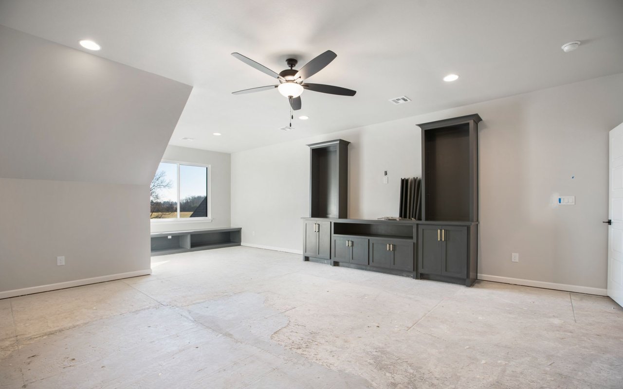 16215 S Yale