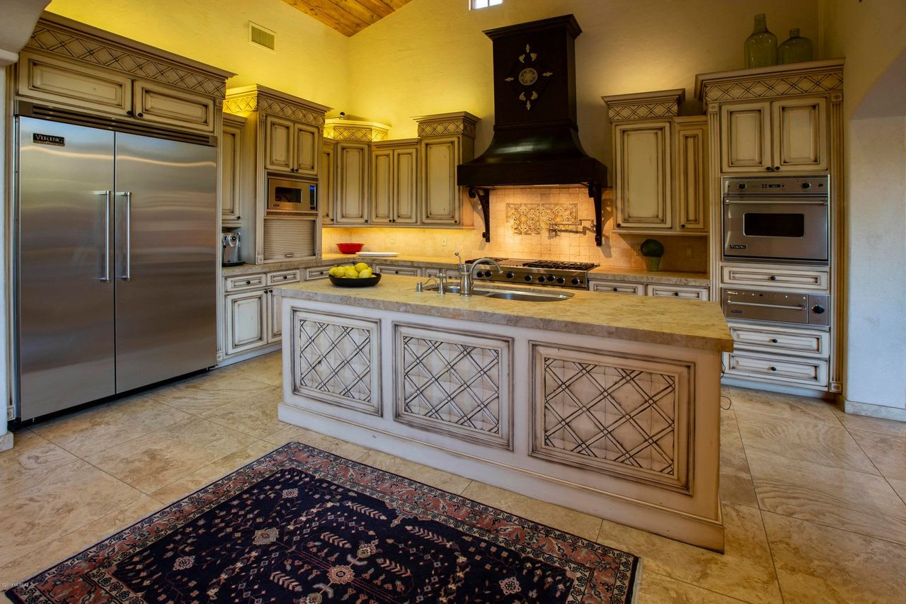 1643 E Sahuaro Blossom Pl