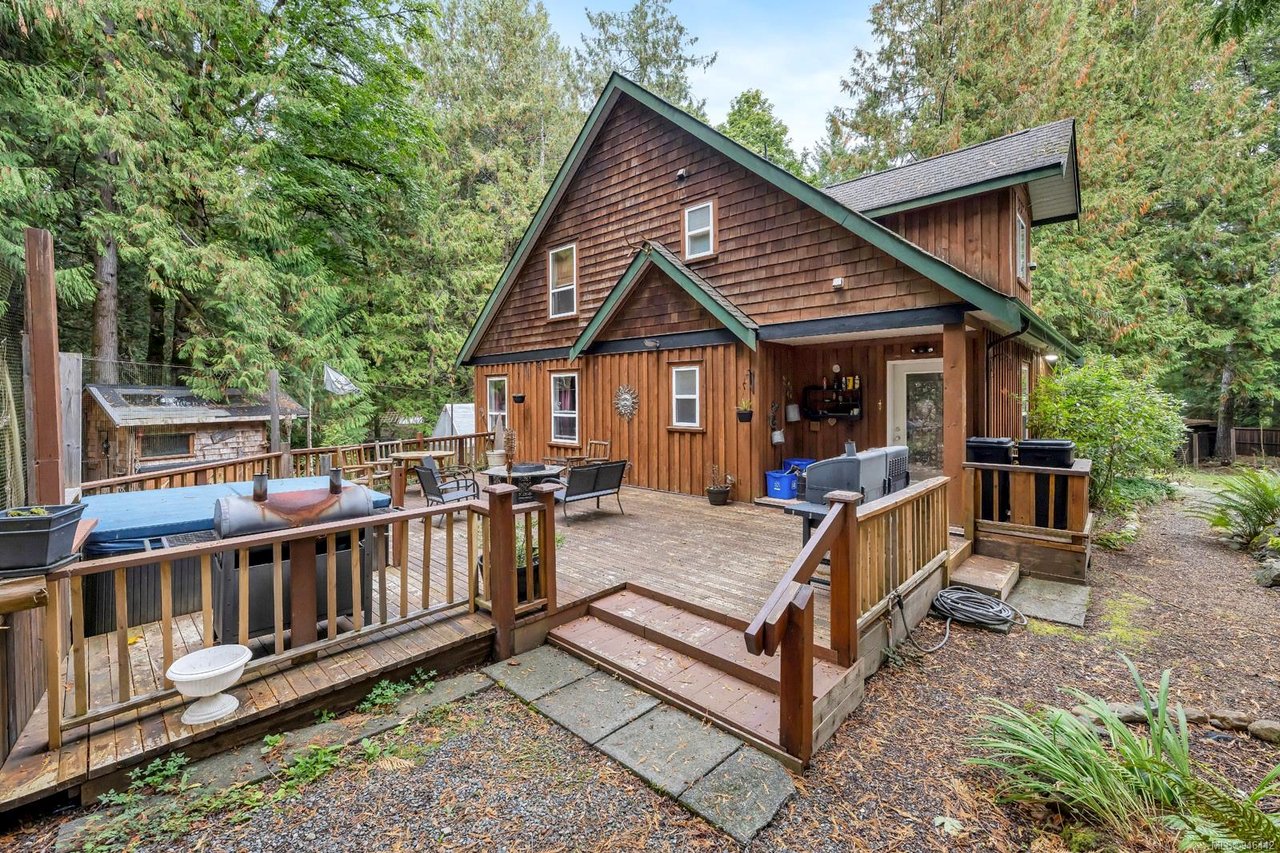 2726 Otter Point Rd