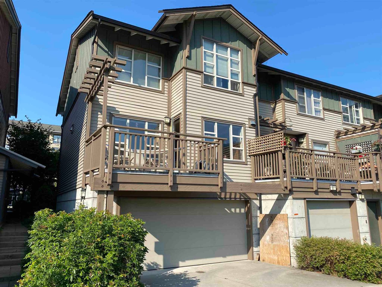 1214 Village Green Wy