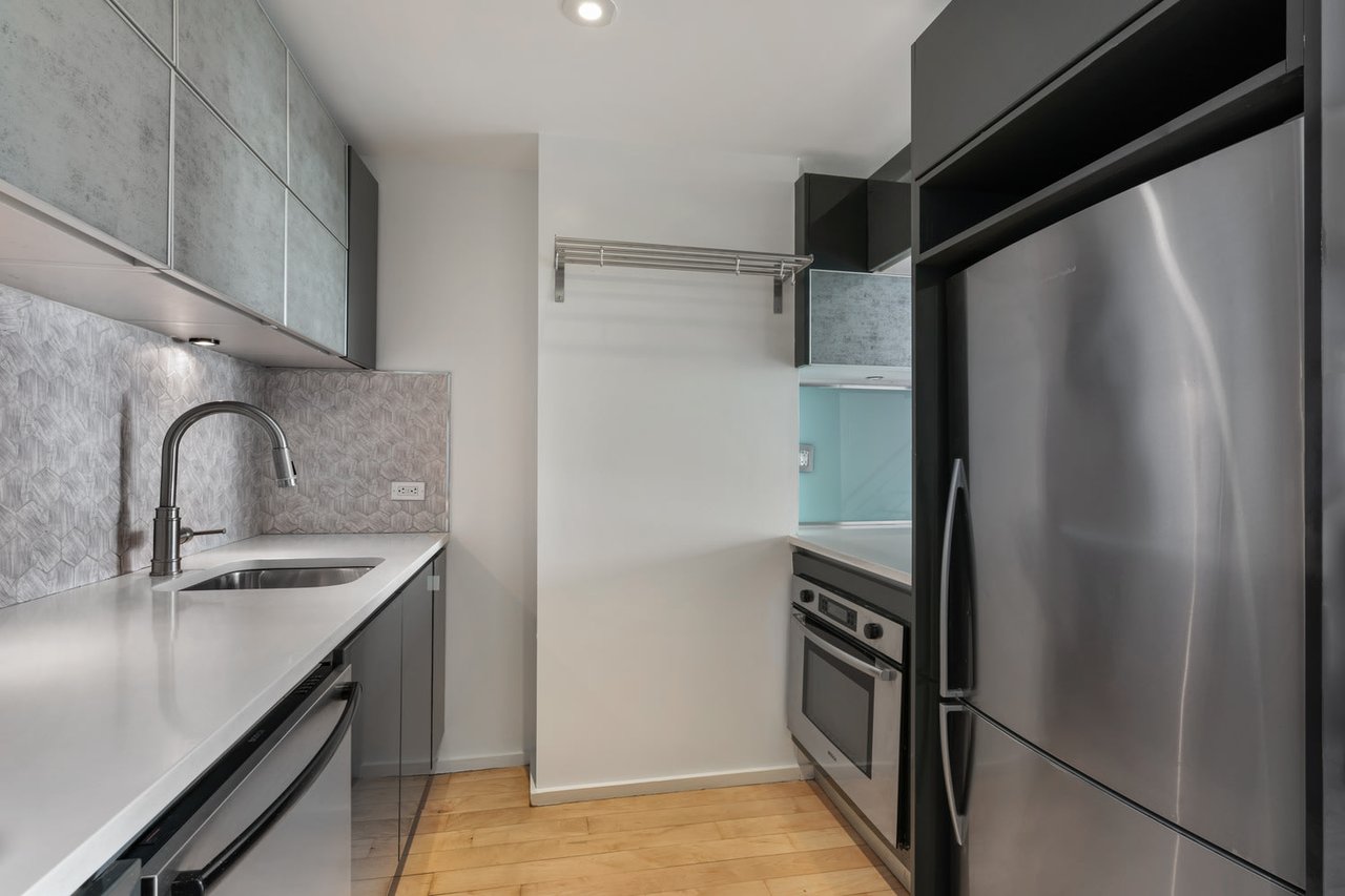935 Pacific St, #302