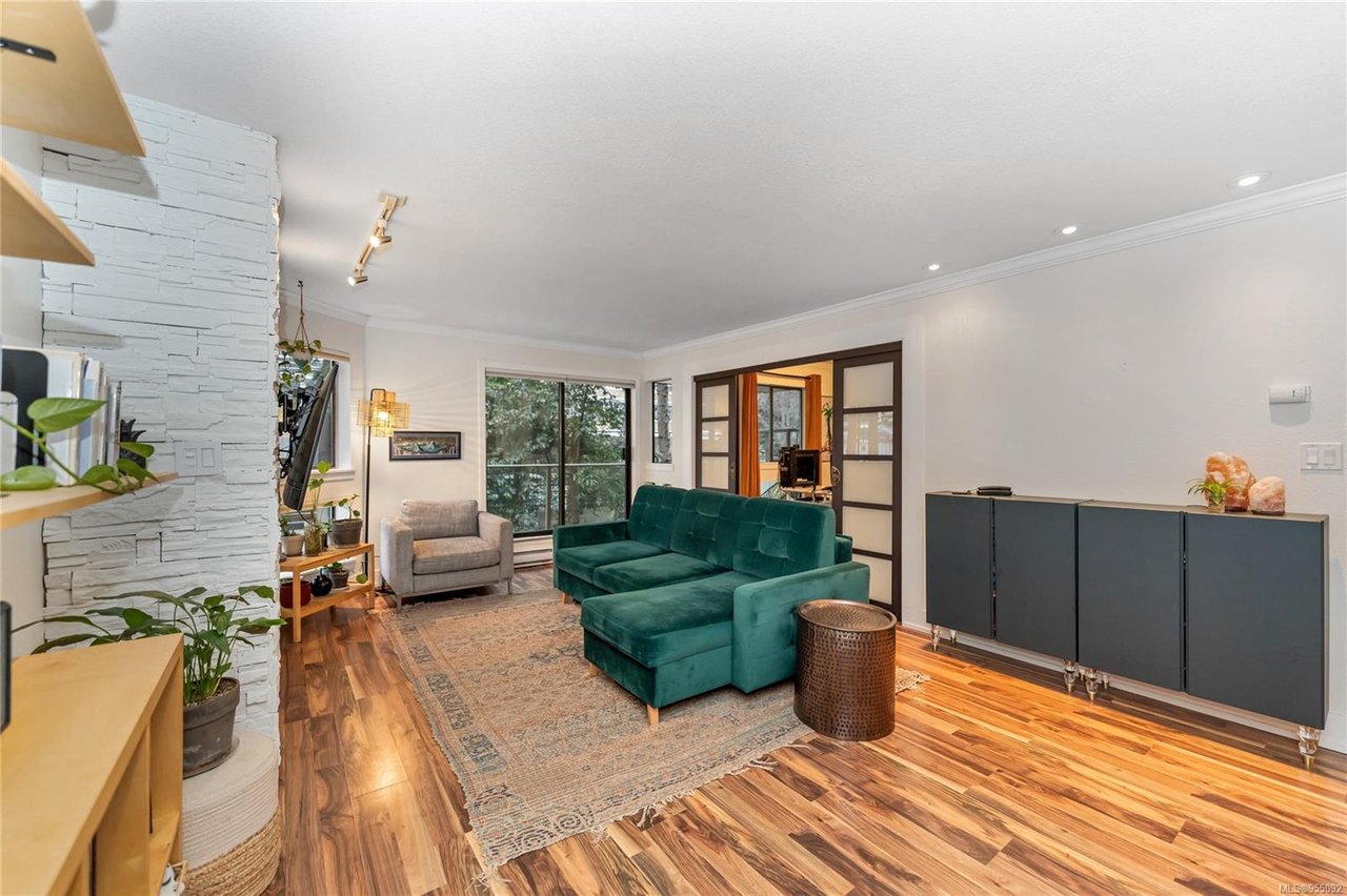204-406 Simcoe St
