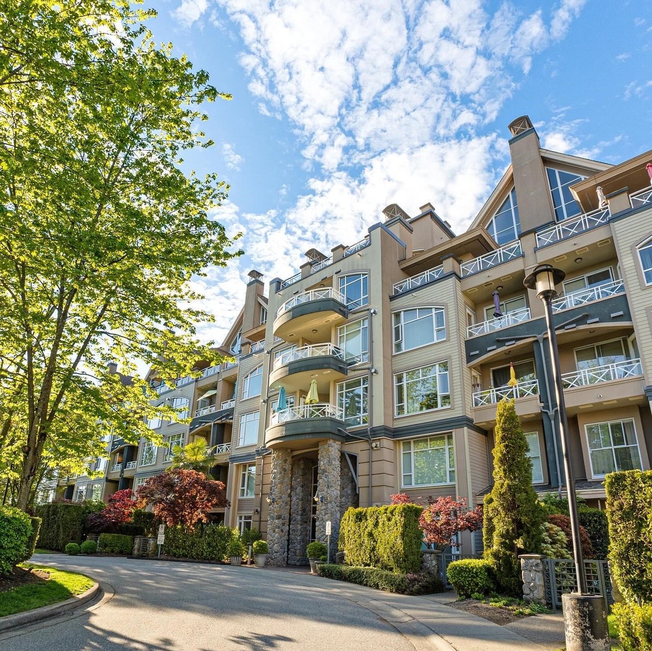 309-3600 Windcrest Drive, North Vancouver
