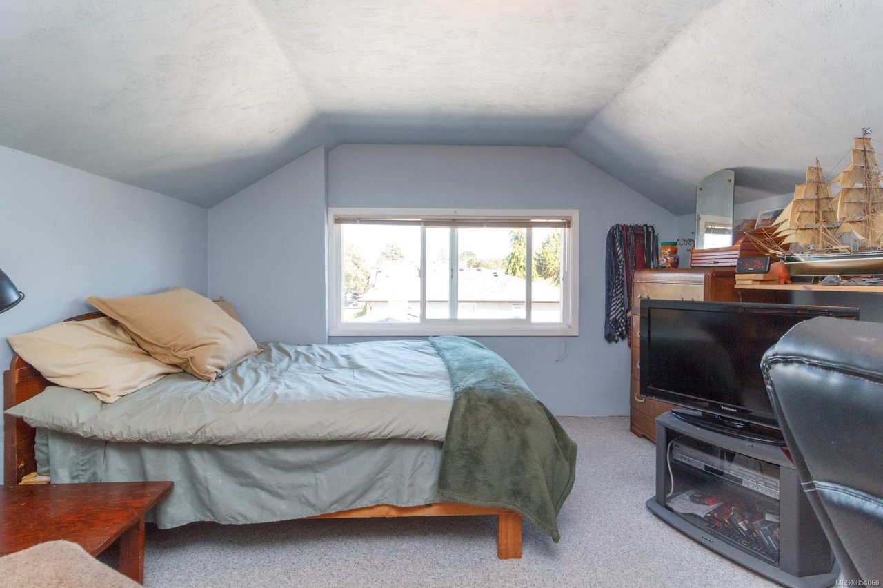 1937 Carrick St
