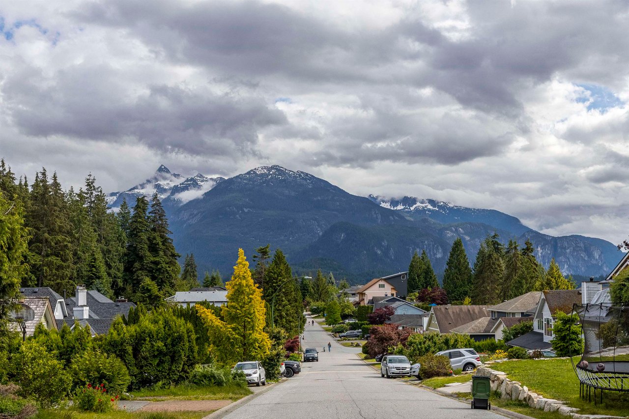 1037 Tobermory Wy