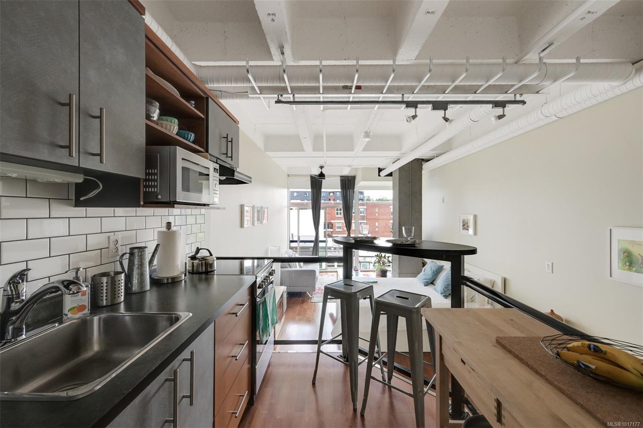 305-1061 Fort St