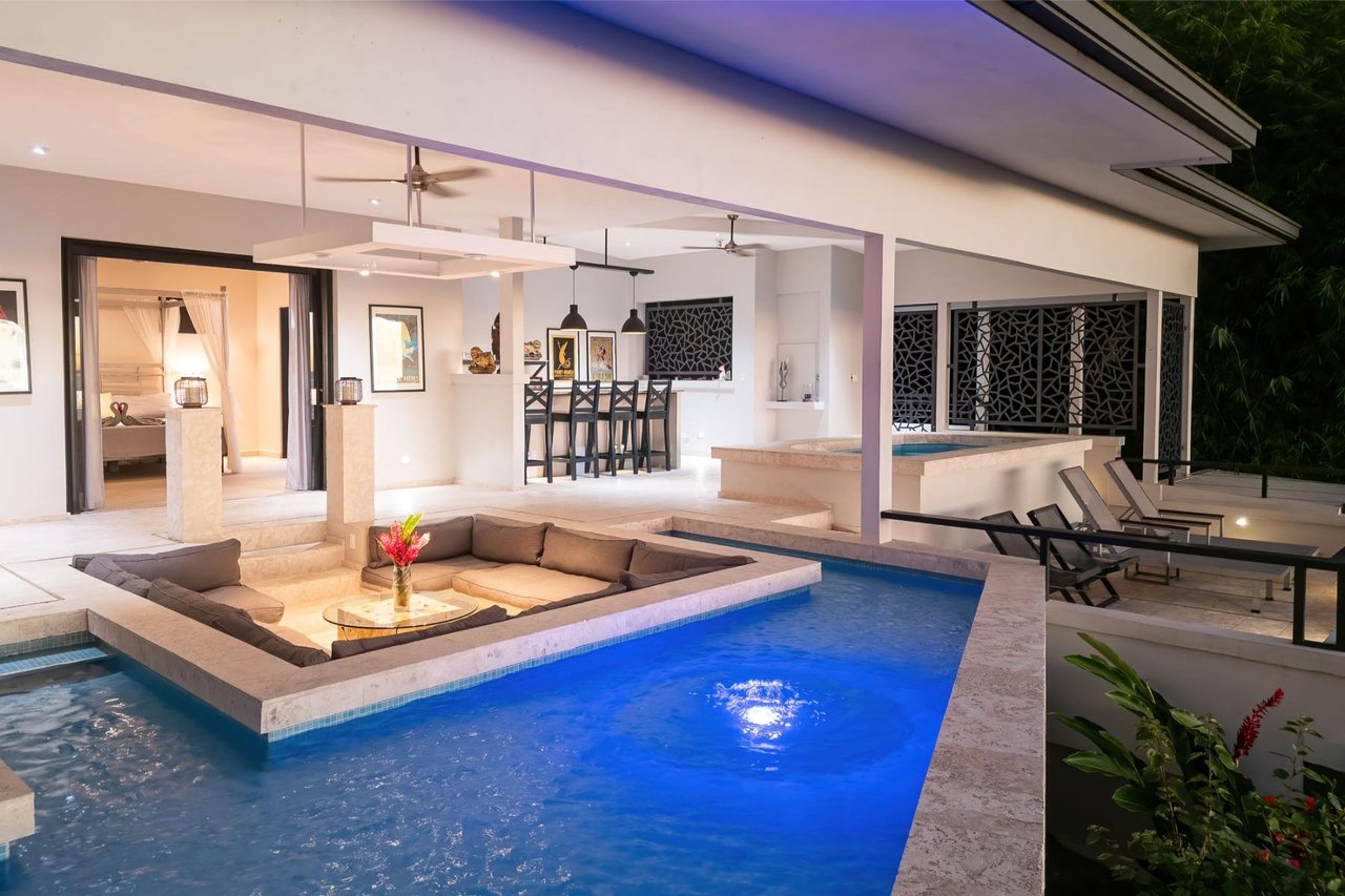 Hilltop Villa with Infinity Pool, Uvita, Puntarenas
