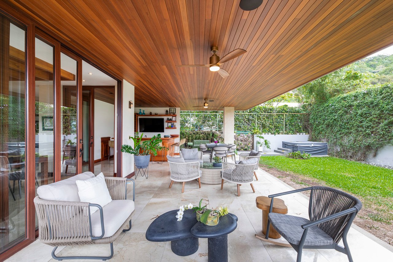 Cerro Real Panoramic Family Home, Escazu, San Jose
