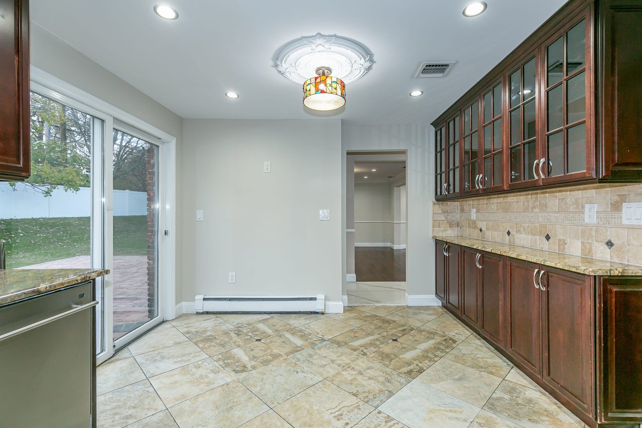 1 W Fern Drive, Jericho