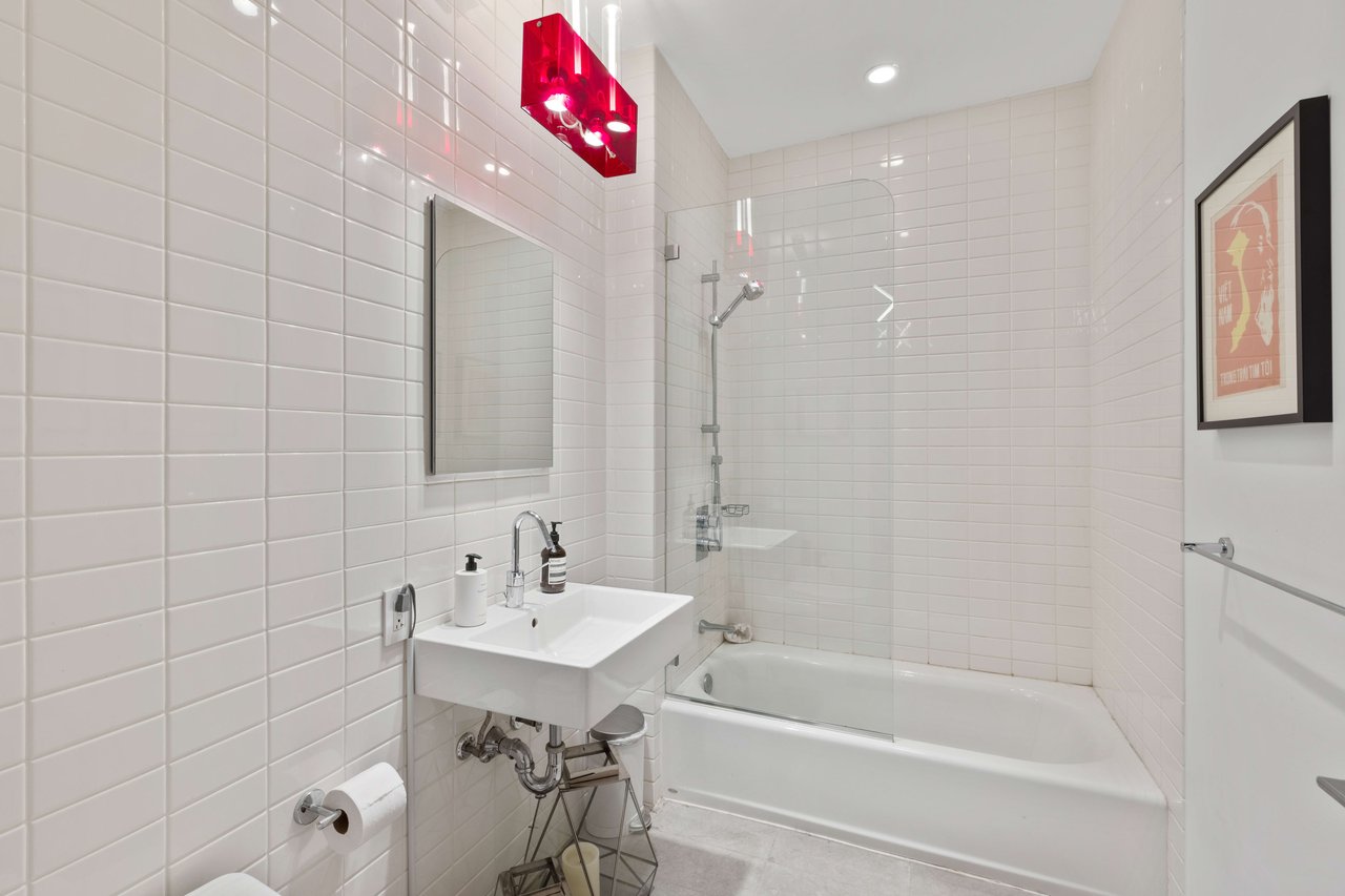 420 West 25th Street Unit: 7A