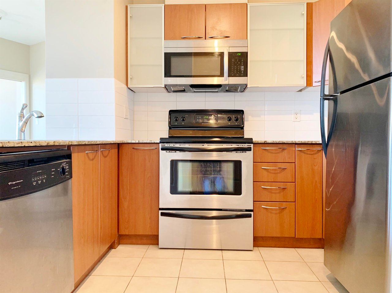 906-4028 Knight St