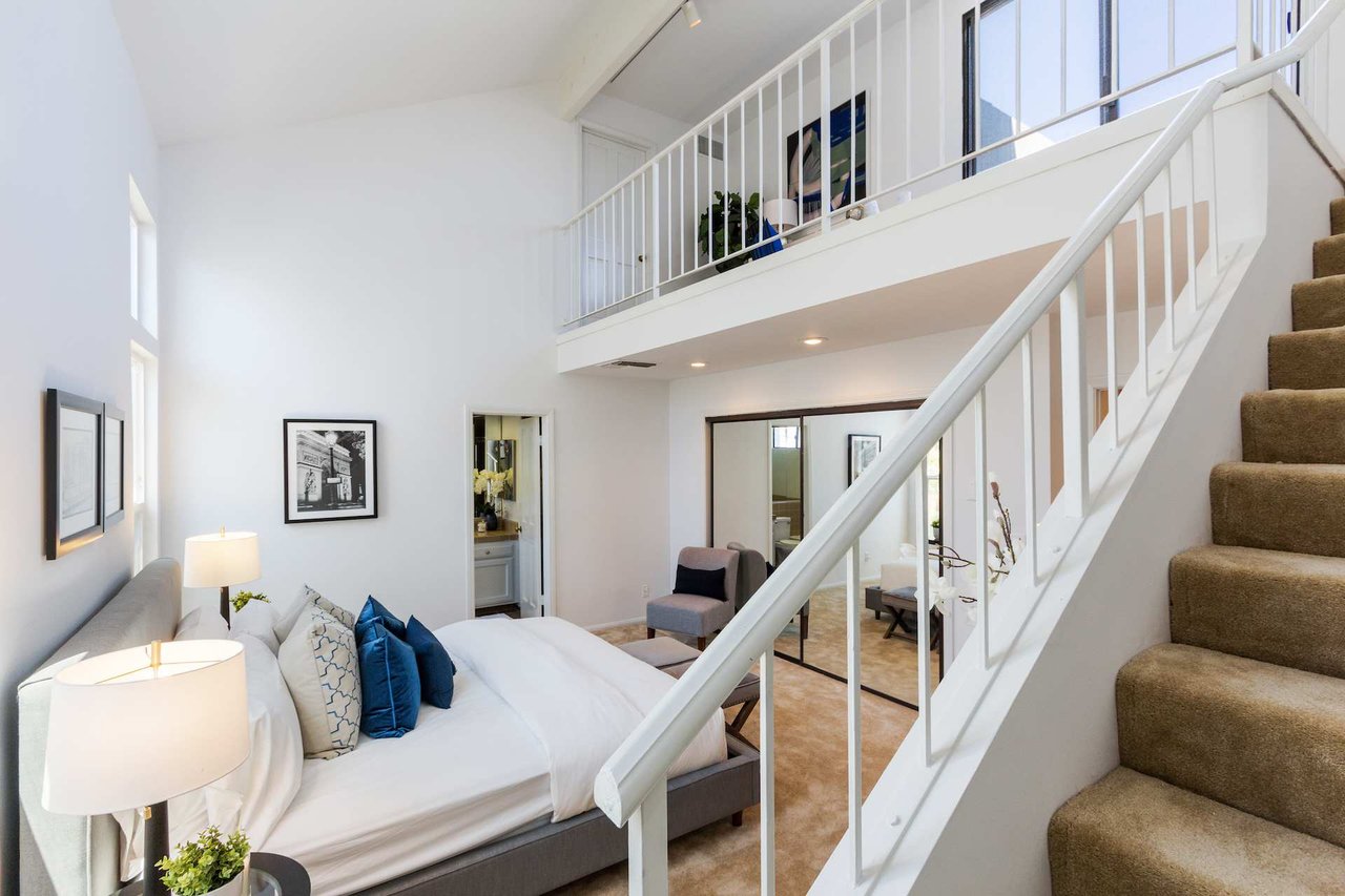Front Facing Spacious Townhouse