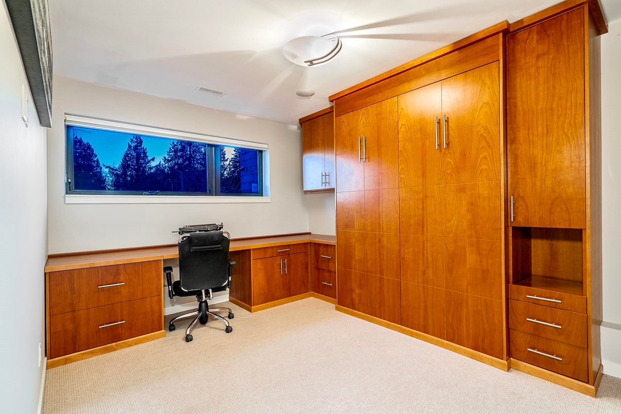 3925 Viewridge Pl