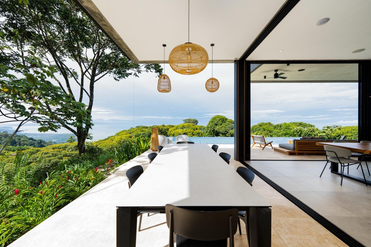 Architectural Whale Tail Villa, Dominical, Puntarenas