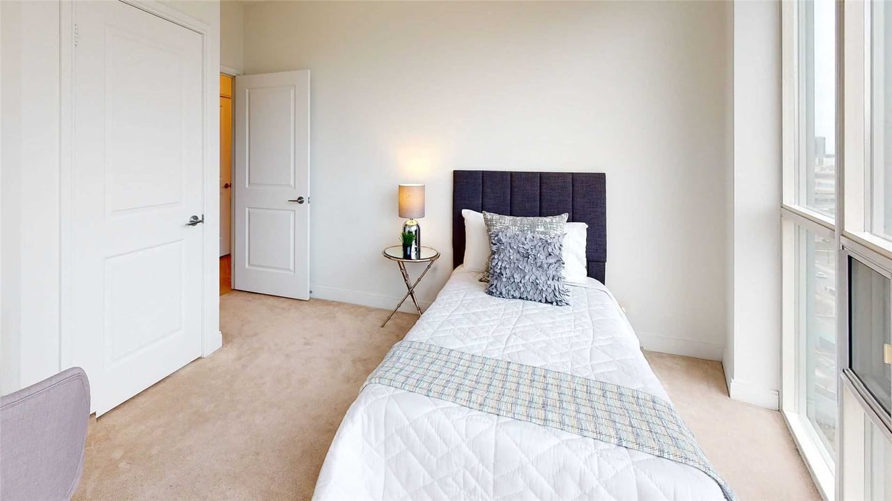 Gorgeous Condo in Square One Mississauga