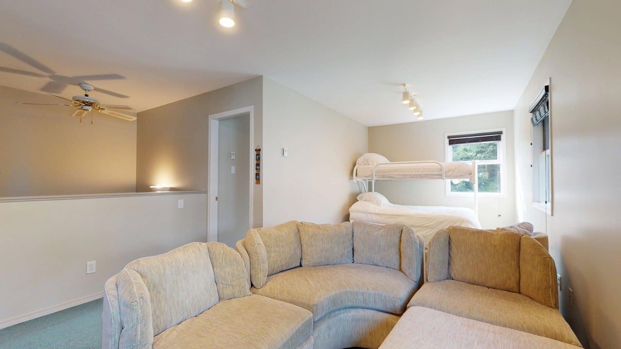 2064 Chamonix Cres