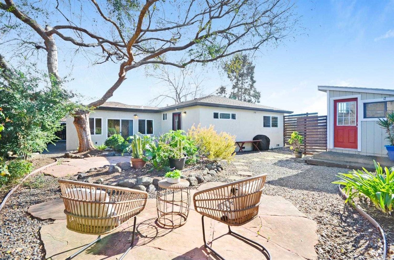 1401 Lauren Dr