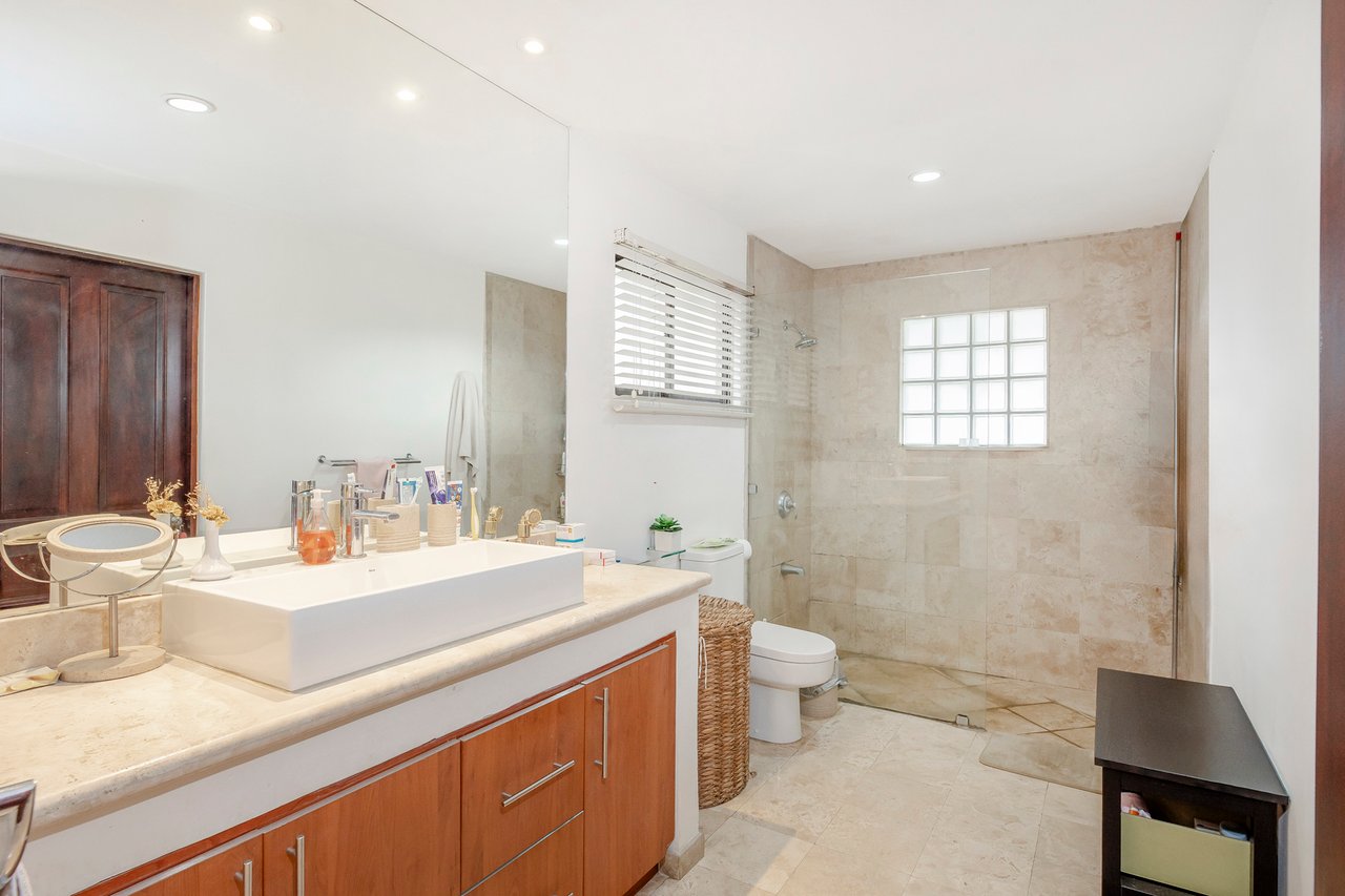 Remodeled Family Condo, Escazu, San Jose