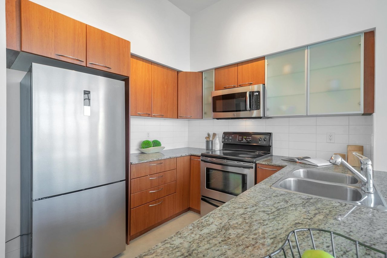 1251-1483 E King Edward Ave