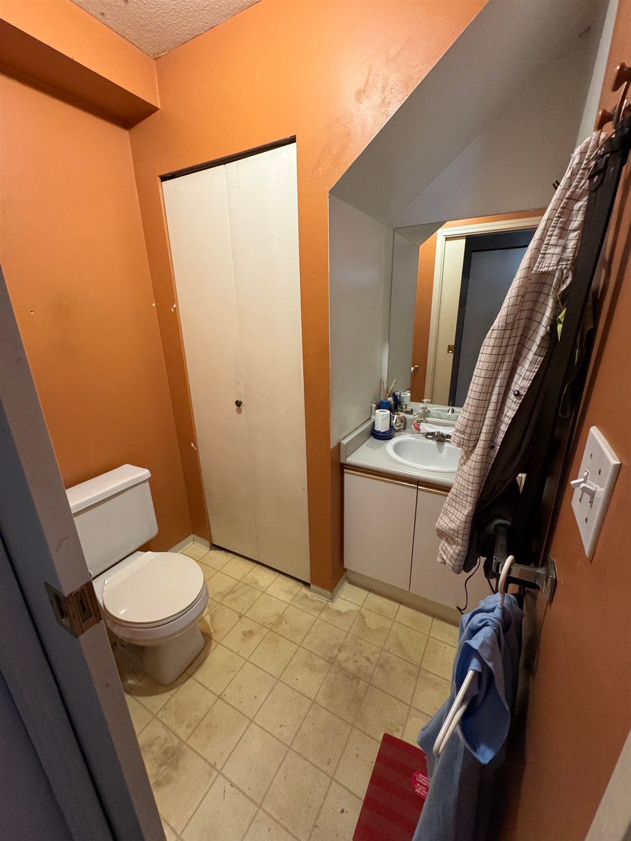 211-2211 No. 4 Rd