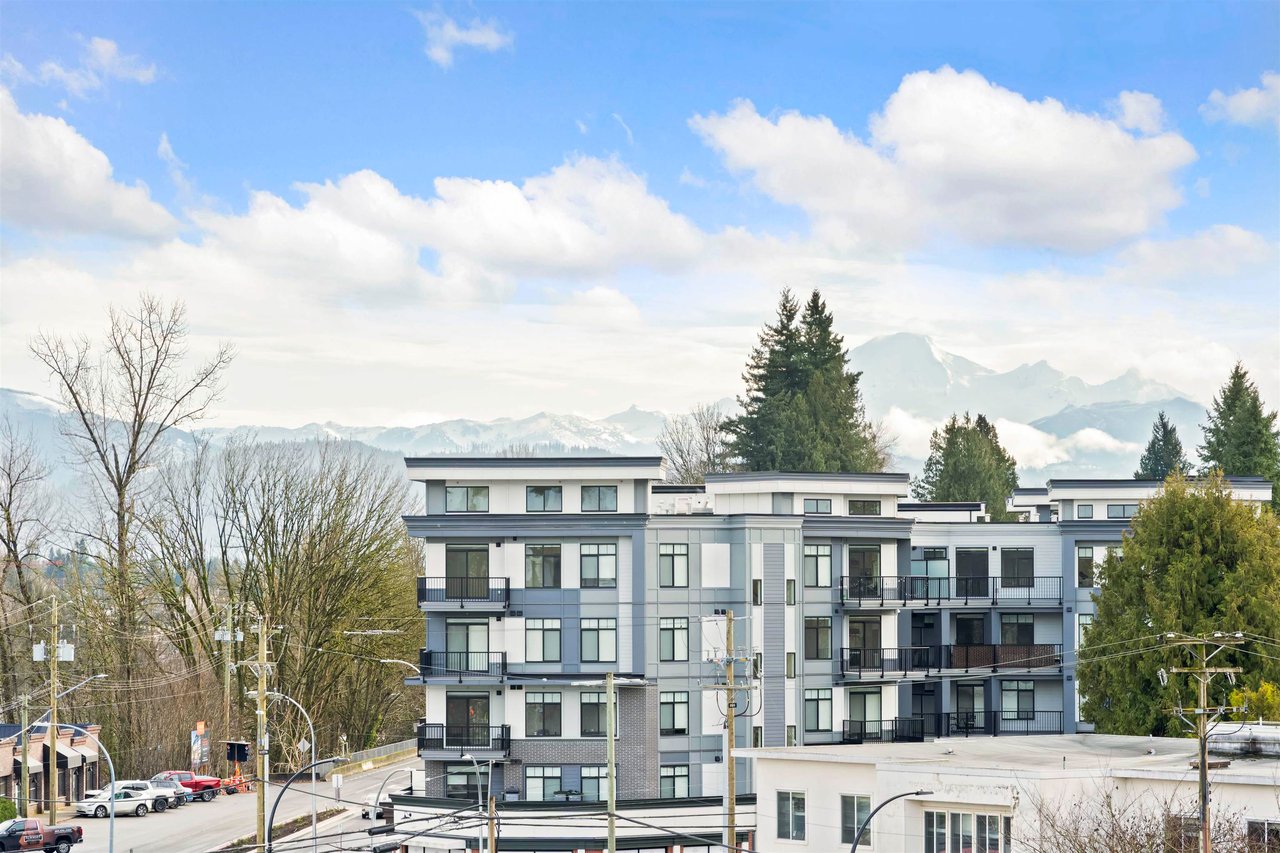 503-2493 Montrose Ave