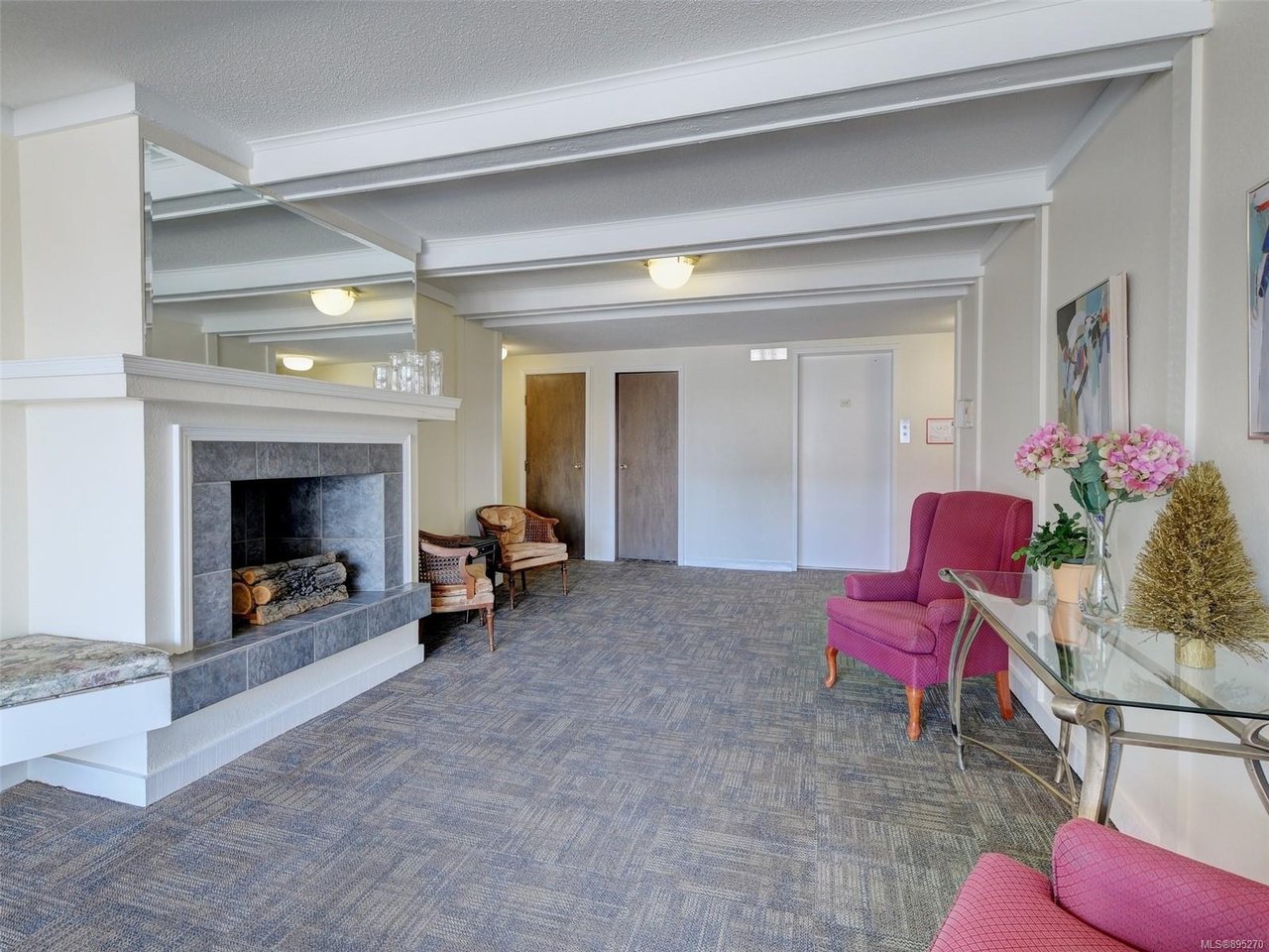 302-929 Esquimalt Rd, Esquimalt