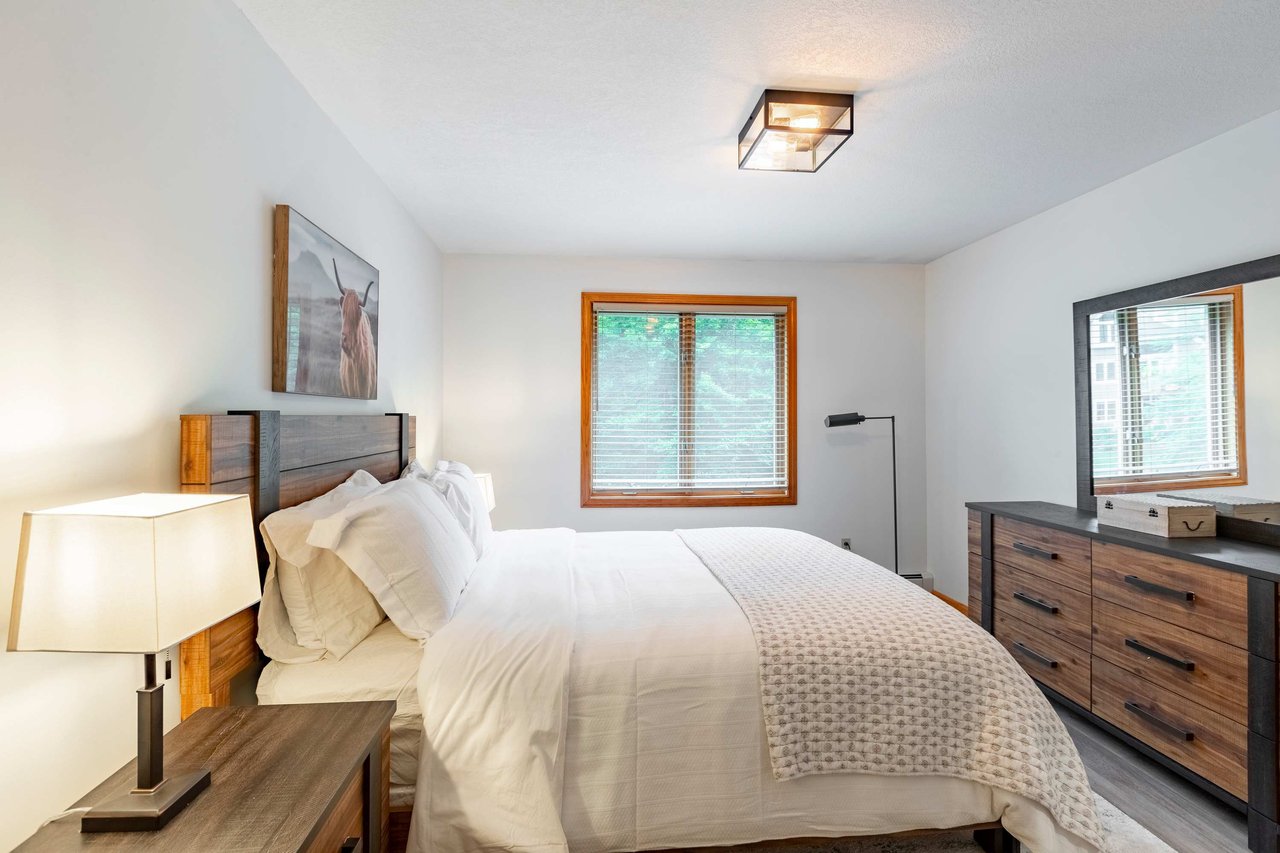 4 bedroom + Loft Forest Ridge Town Home for Ski Season