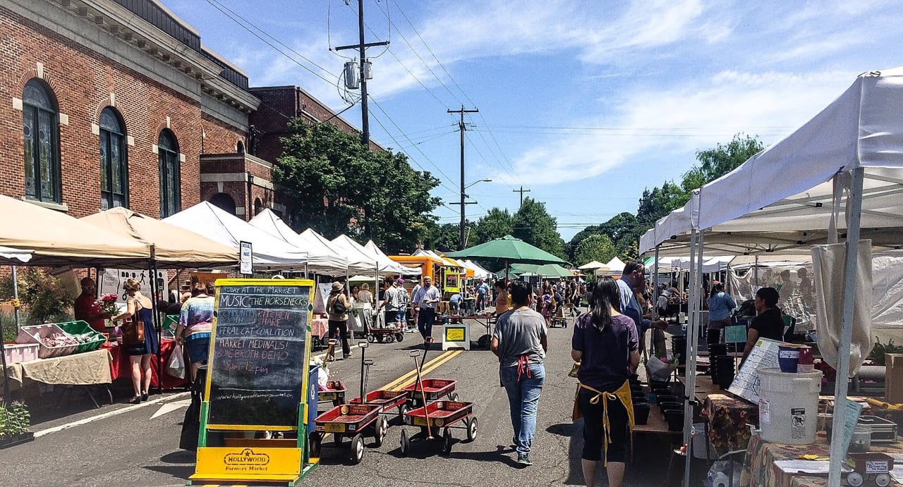 Don't Miss These 5 Popular Farmers Markets in LA