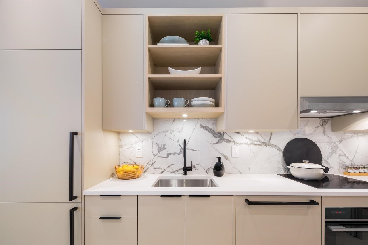 305-402 E 3rd Street, North Vancouver