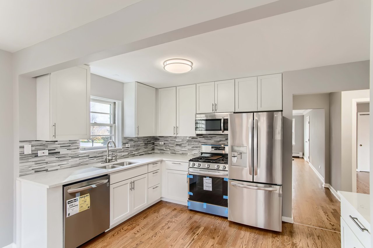 8707 N Oketo Niles, IL  60714