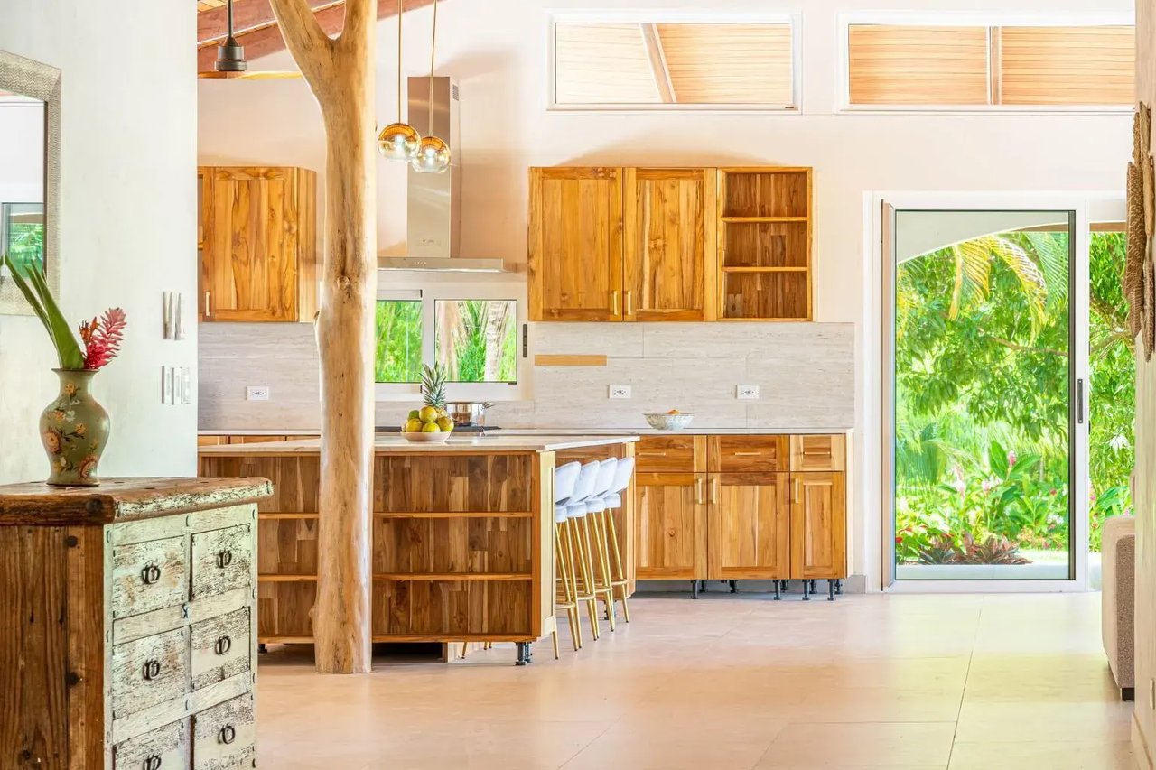 Casa Blanca: Luxury Oceanview 4 Bedroom Uvita Home