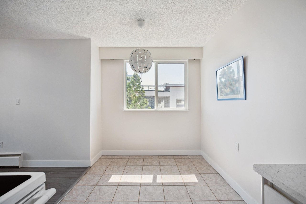 205-371 Ellesmere Avenue, Burnaby