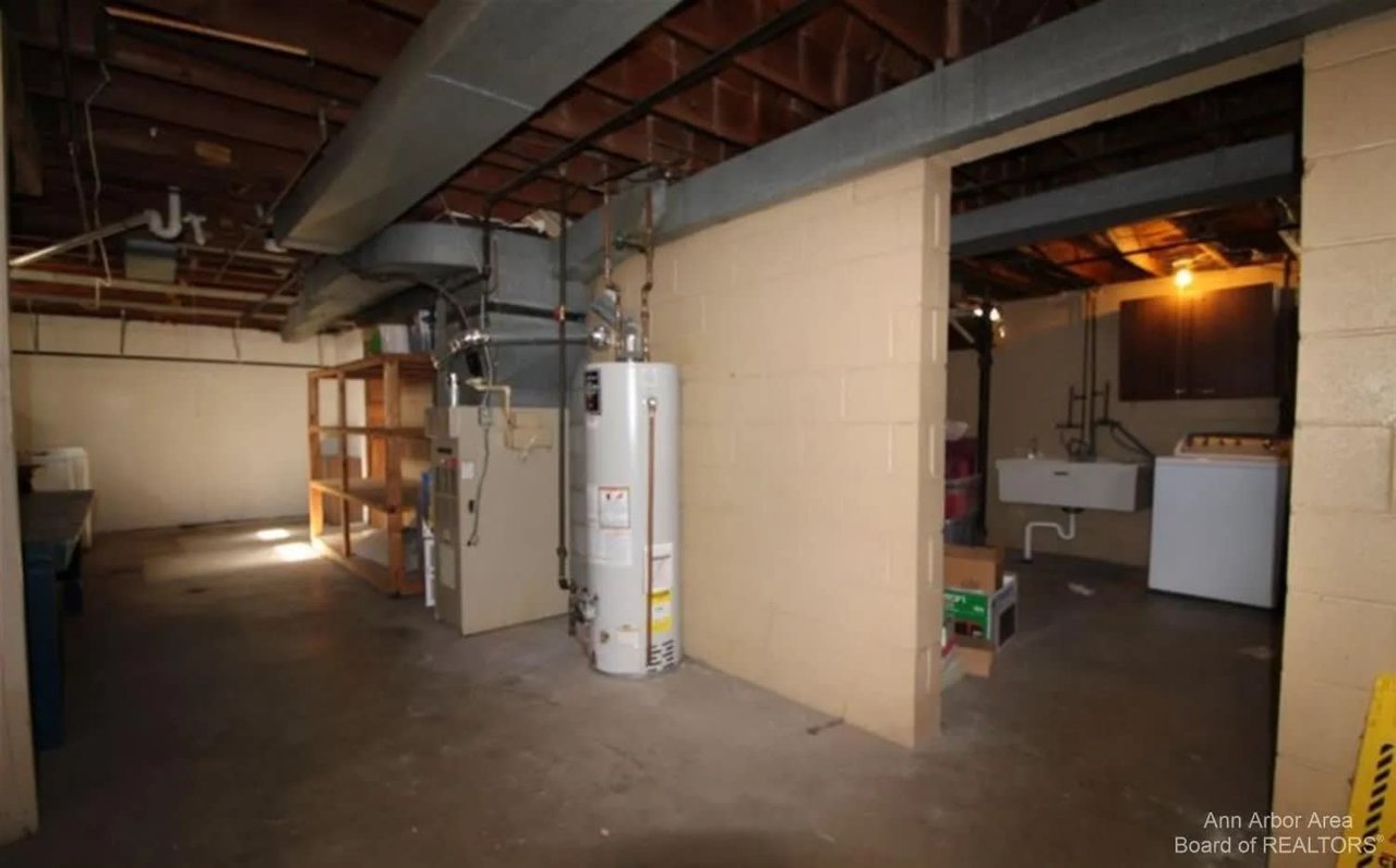 1714 Jackson Ave, Ann Arbor, MI 48103