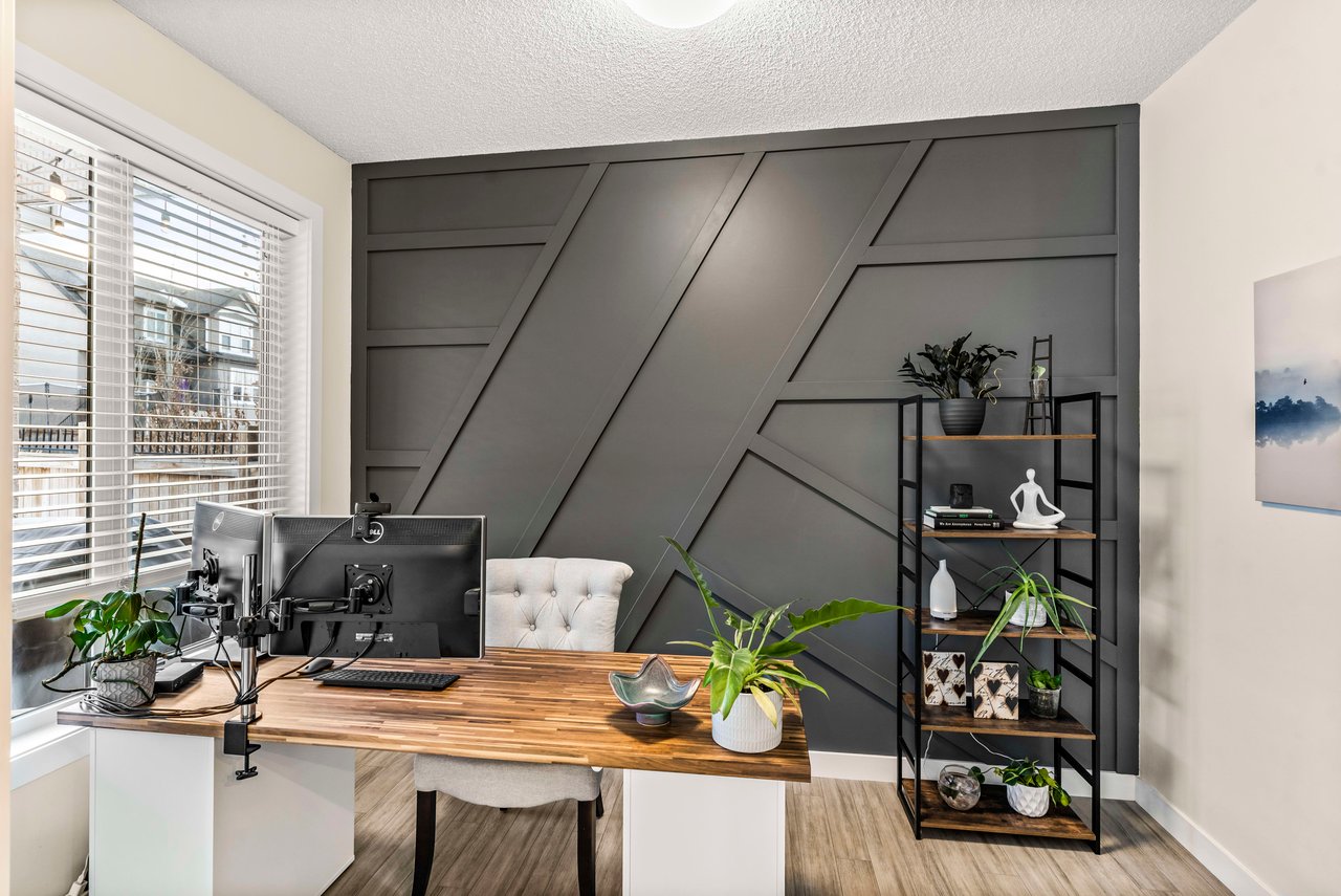 208 Mahogany Bay SE