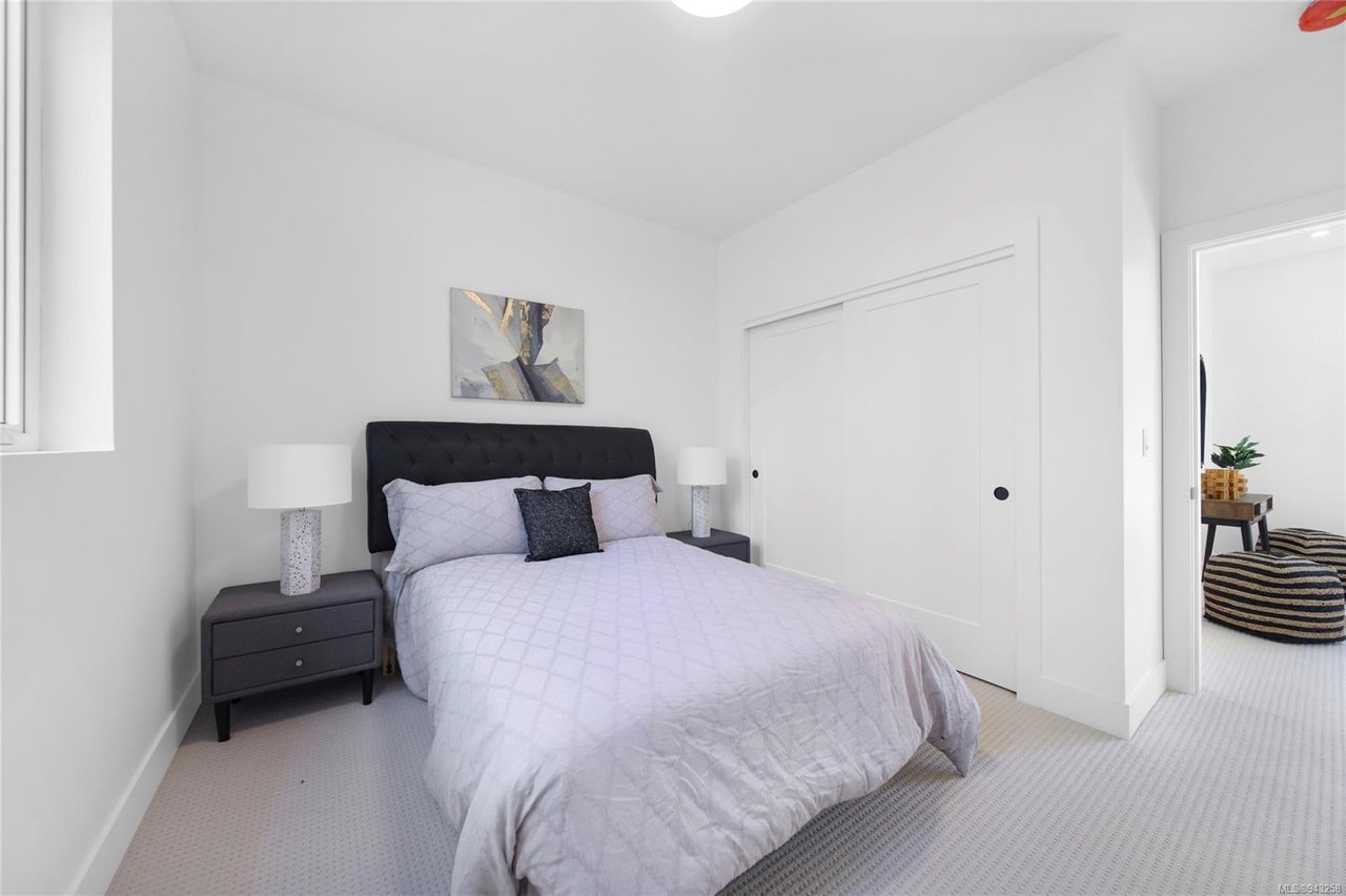 3905 Olympian Wy