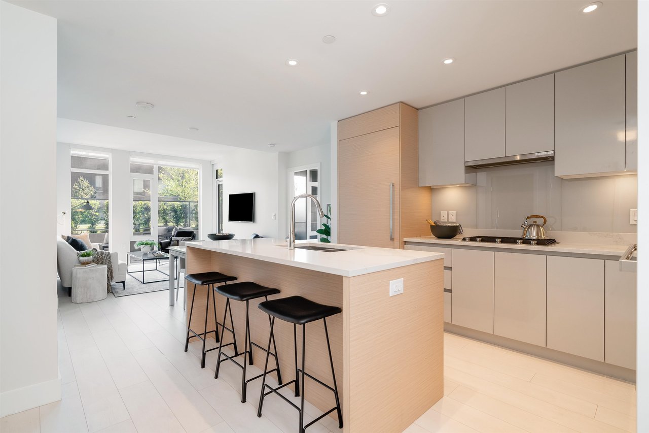 208-3538 Sawmill Cres