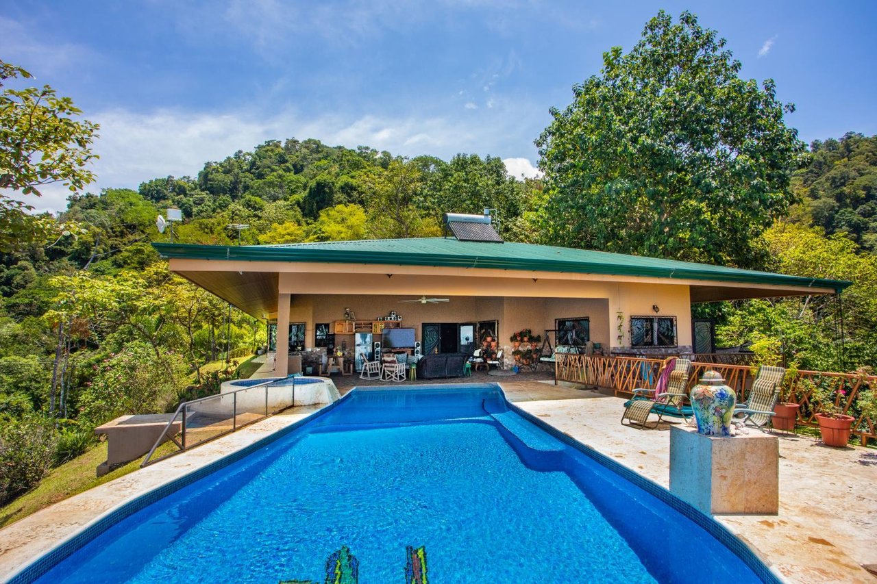 Incredible 7,000 Ft2 Ocean View Home With 200 Acre Reserve!