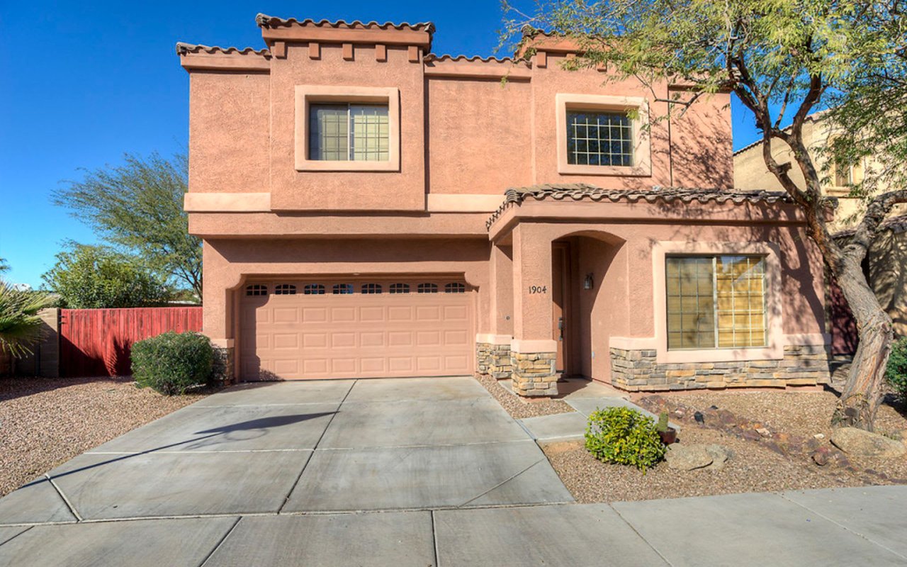 Spacious 2-Story Home Close to All Amenities for Sale