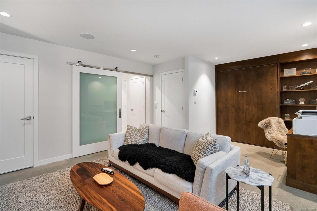 1034 Pentrelew Pl