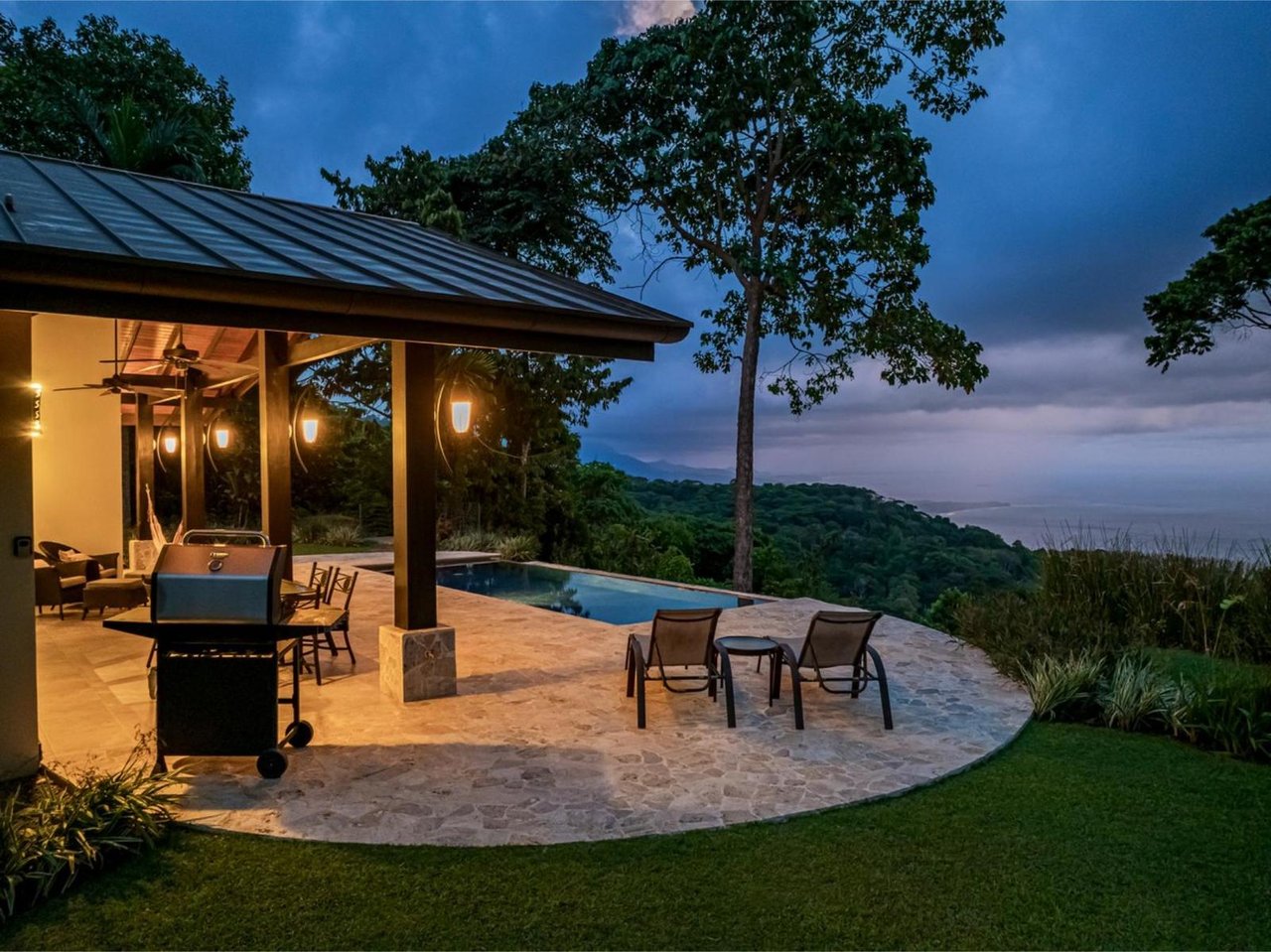 Whale Tail View Home, Dominical, Puntarenas