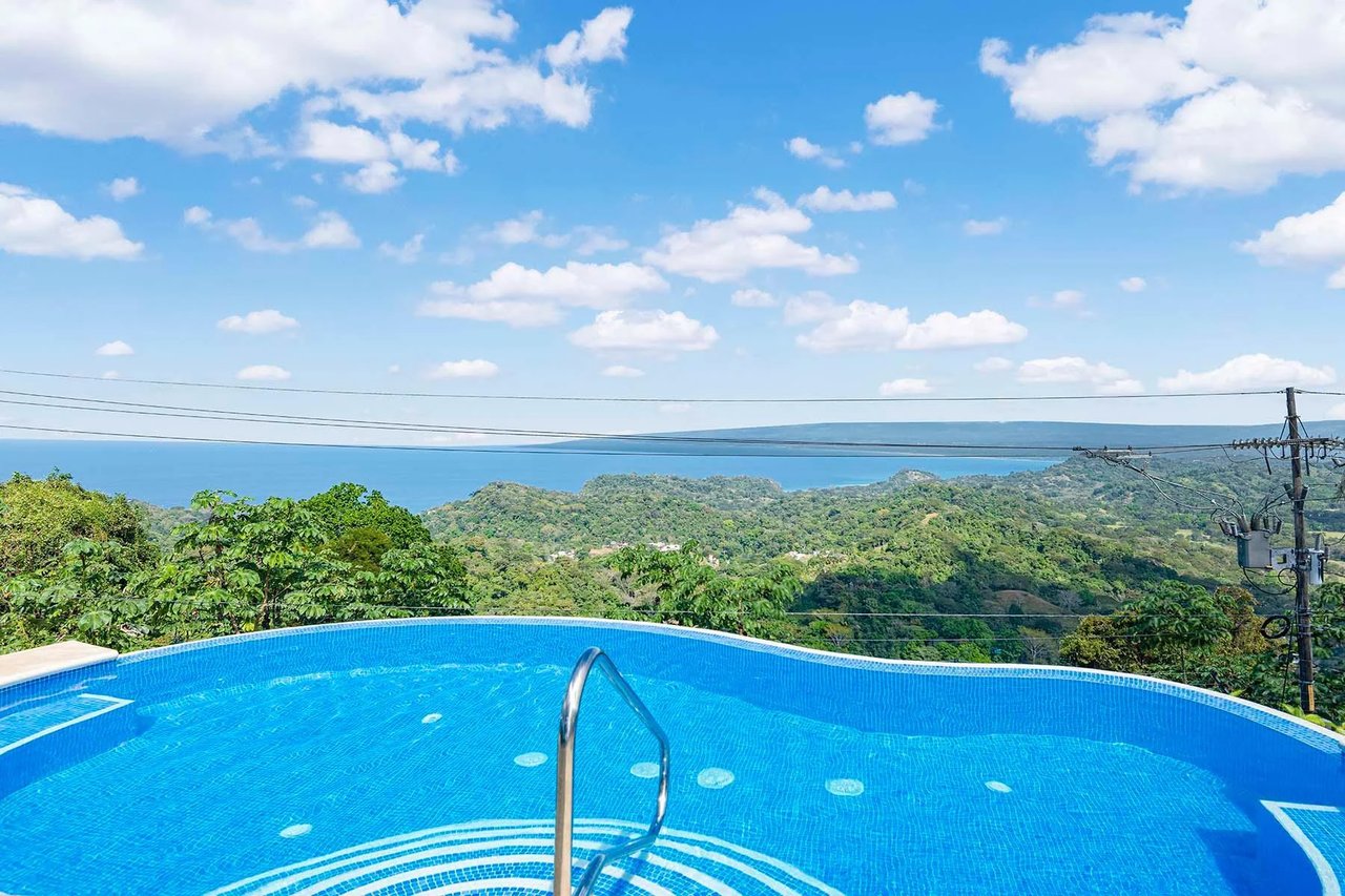 Luxury Oceanview Corner Penthouse, Jaco, Puntarenas