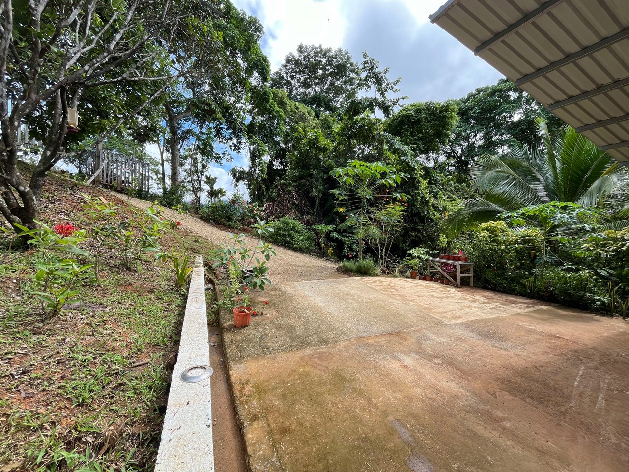 Costa Azul 120-degree Mountain View House With Costarican Wooden House as Lagniappe.