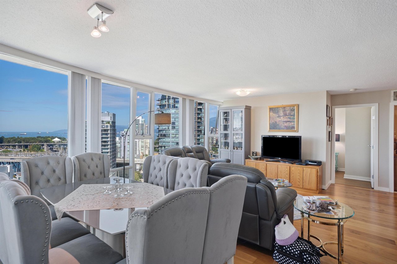 2703-455 Beach Cres