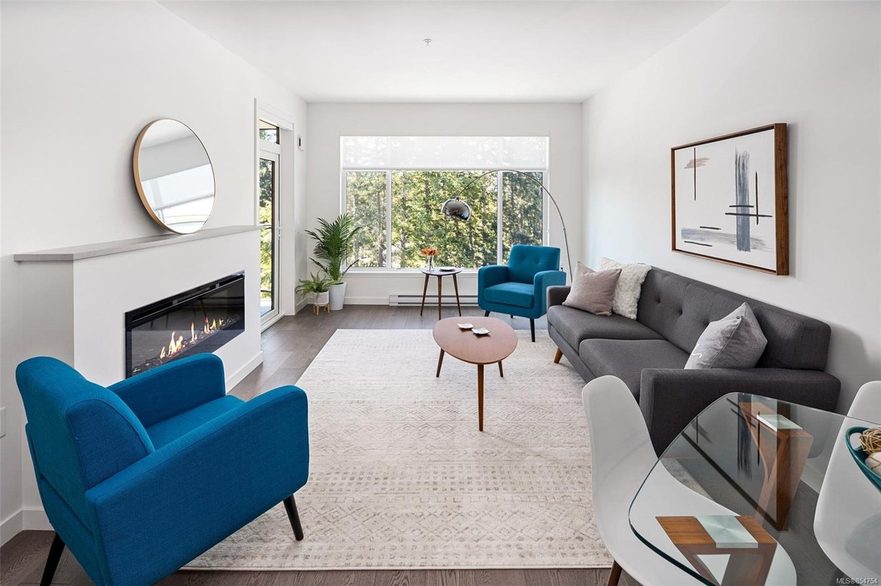 403-7162 W Saanich Rd