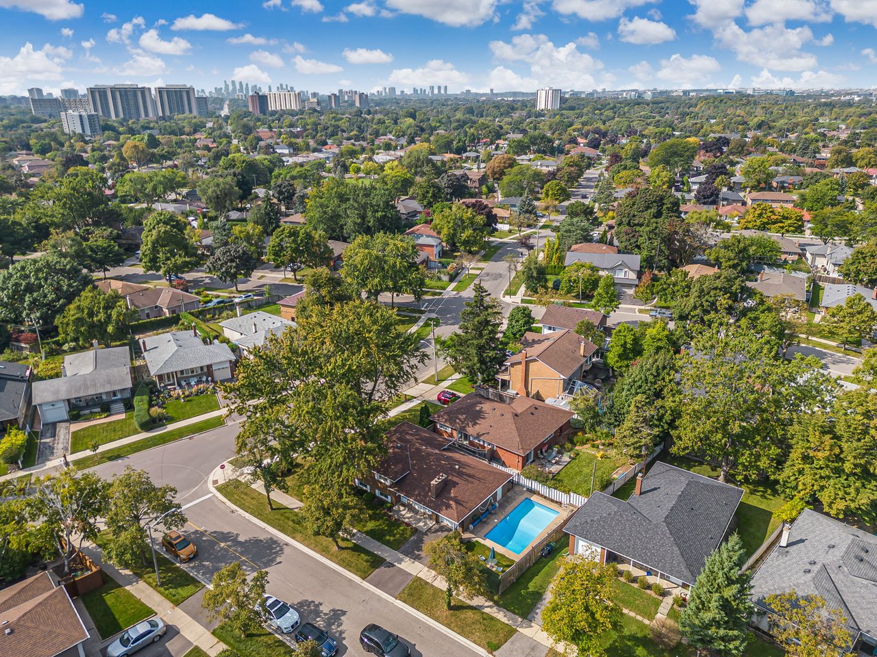 2 Guernsey Dr, Etobicoke Toronto