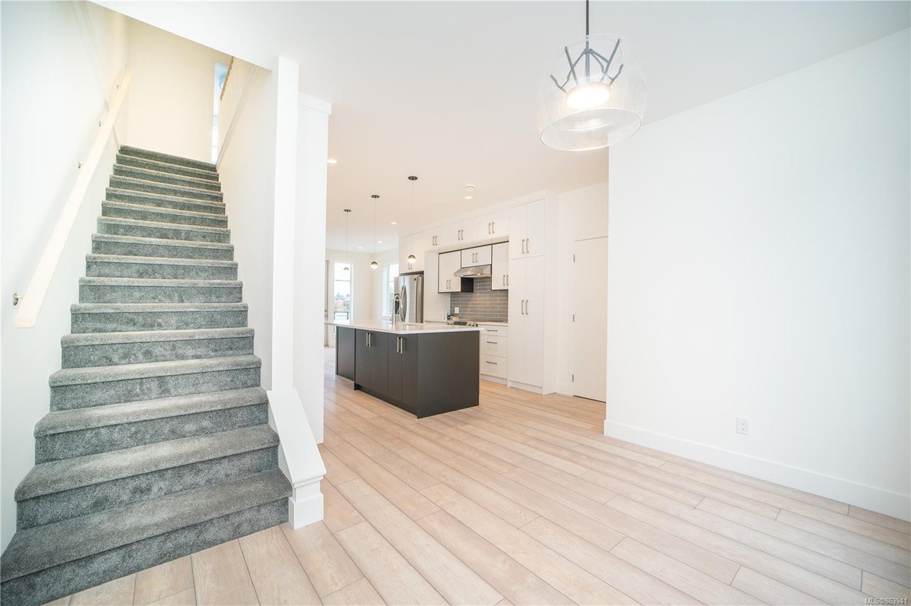 1-1052 Tillicum Rd, Saanich