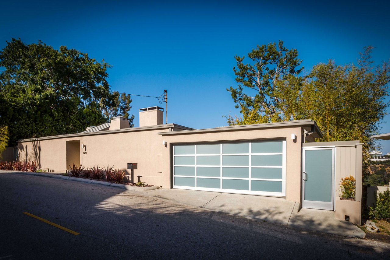 1010 N Tigertail Rd