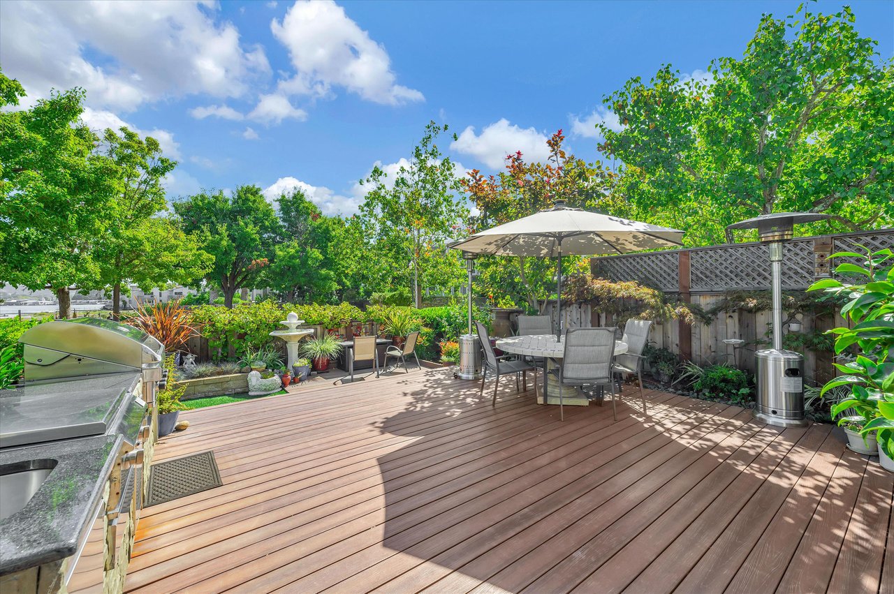17 Crystal Creek Ct