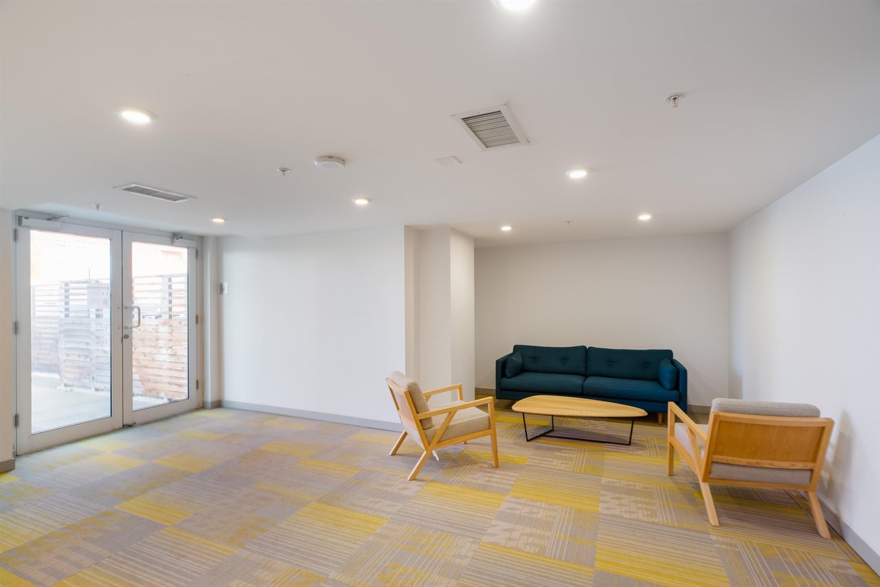 303-933 E Hastings St